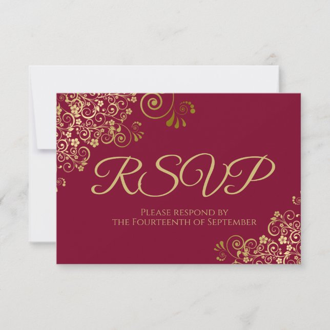Maroon Burgundy mit elegantem Gold Lace Wedding RSVP Karte (Vorderseite)