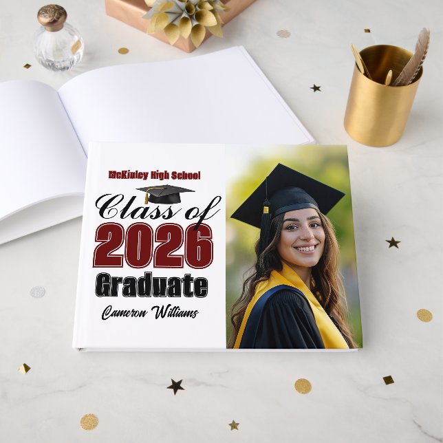 Maroon Class of 2026 Graduation Photo Gästebuch (Vorderseite Offen)