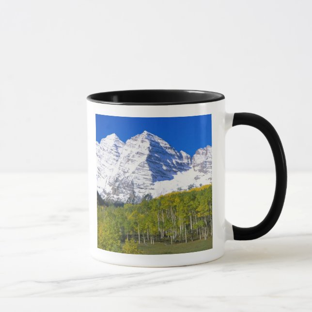 Maroon Glocken mit Herbstaspenwald. Tasse (Rechts)