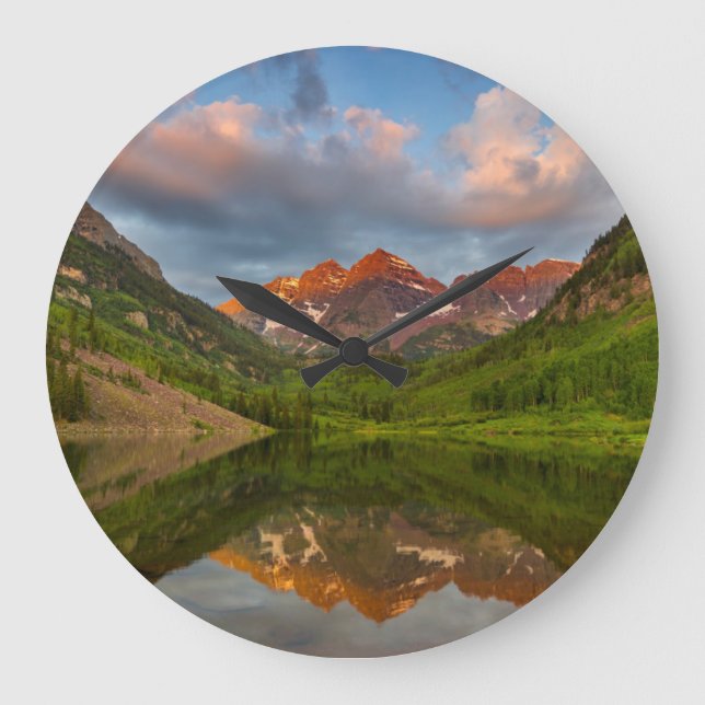 Maroon Glocken Reflektion von Calm Maroon Große Wanduhr (Vorderseite)