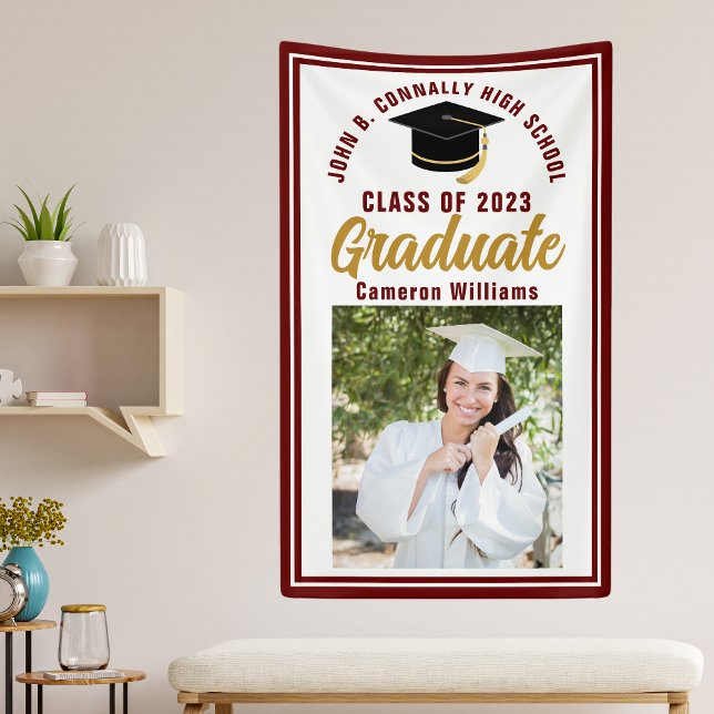 Maroon Gold Graduate Foto Vertical Abschluss Banner (Von Creator hochgeladen)