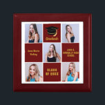Maroon Graduate Foto Collage Custom Abschluss Erinnerungskiste<br><div class="desc">Eine klassische Geschenkboxen für Senior Foto Collage Abschluss mit klassischen Maroon-Quadraten und Goldskript für einen High School Senior geschlossen mit der Klasse von 2023. Passen Sie sich mit Ihren Senior-Porträtbildern,  Schulnamen und schließ für ein großes personalisiertes Abschluss-Geschenk. Es verfügt über eine 5 Fotoschablone,  die durch weiße Linien getrennt ist.</div>