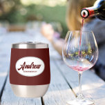 Maroon Stylized Wedding Trauzeuge Name<br><div class="desc">Gönnen Sie Ihrem Hochzeitsreisenden einen Trauzeuge mit diesem personalisierten Edelstahl-Edelstahlwascher, der in einem weißen, ovalen Design in einem stilisierten Drehbuch seinen Namen trägt. Hintergrundfarbe und Skript ist maroon. Personalisieren Sie Ihren Weinwäscher, indem Sie den Namen mit dem gewünschten Namen bearbeiten und ersetzen. Erhältlich in vielen beliebten Hochzeitsfarben.</div>