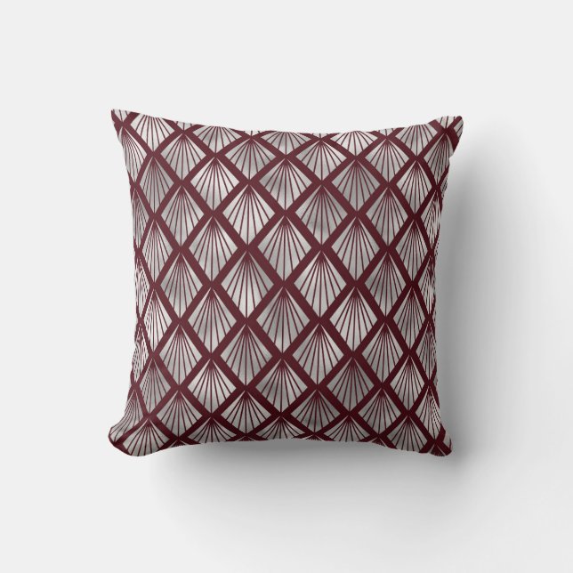 Maroon und Silver Art Déco Diamond Pattern Kissen (Vorderseite)
