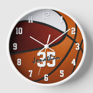 Maroon weißer Basketball im Dekor seines Sportraum Uhr