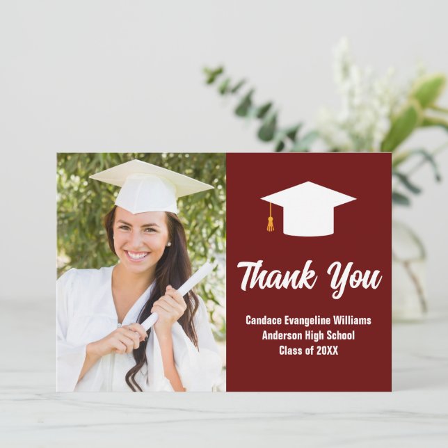 Maroon White Abschluss Foto Personalisiert Dankeskarte (Stehend Vorderseite)