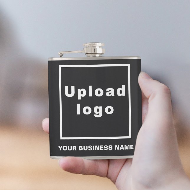 Marque Black Business sur flacon enveloppé de viny (Your business name and logo on black vinyl wrapped flask.)