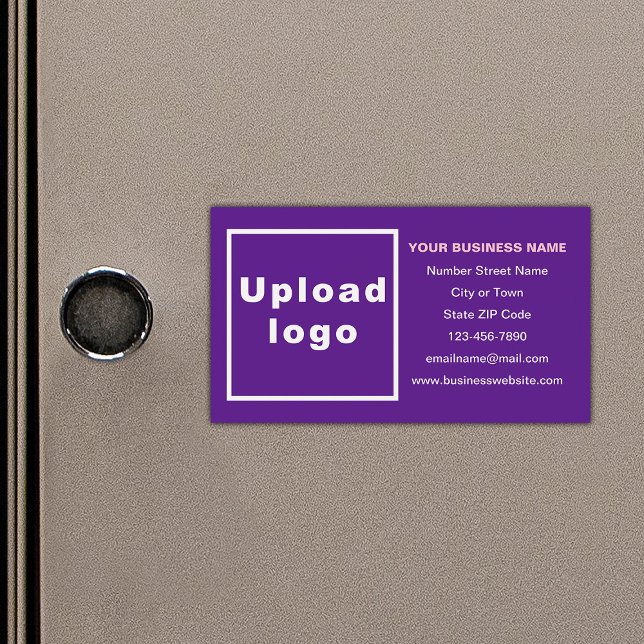 Marque commerciale sur carte magnétique violet (Your business brand on small purple rectangle magnetic card.)