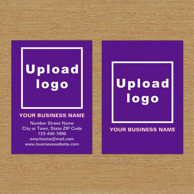 Marque d'affaires sur petite carte Portrait violet (Front and back of the purple business card with your brand)
