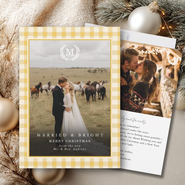 "Married & Bright" Gingham Monogram Crest 2 Photo Dankeskarte ("Married & Bright" Gingham Monogram Crest 2 Photo Thank You Card)