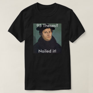 Martin Luther, der es nagelt! T-Shirt