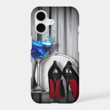 Martini-Partymädchen der girly Stiletts blaues