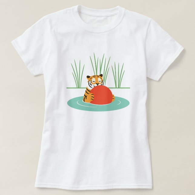 Maruay der gerettete Tiger im See mit Ball T-Shirt (Design vorne)