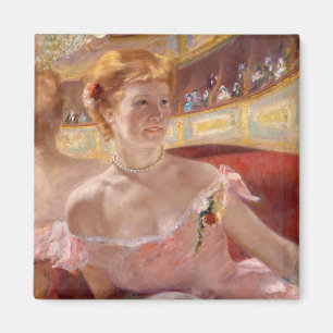 Mary Cassatt - Frau mit Perlenkette in einer Loge Magnet
