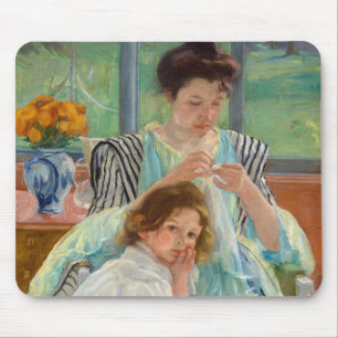 Mary Cassatt - Junge Mutter beim Nähen Mousepad