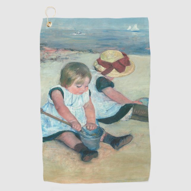 Mary Cassatt - Kinder, die am Strand spielen Golfhandtuch (Vorderseite)