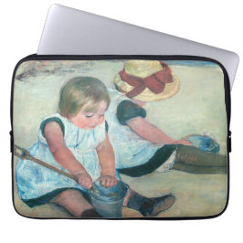 Mary Cassatt - Kinder, die am Strand spielen Laptopschutzhülle