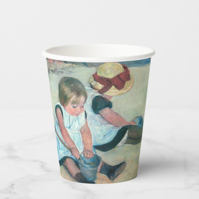 Mary Cassatt - Kinder, die am Strand spielen Pappbecher (Vorderseite)