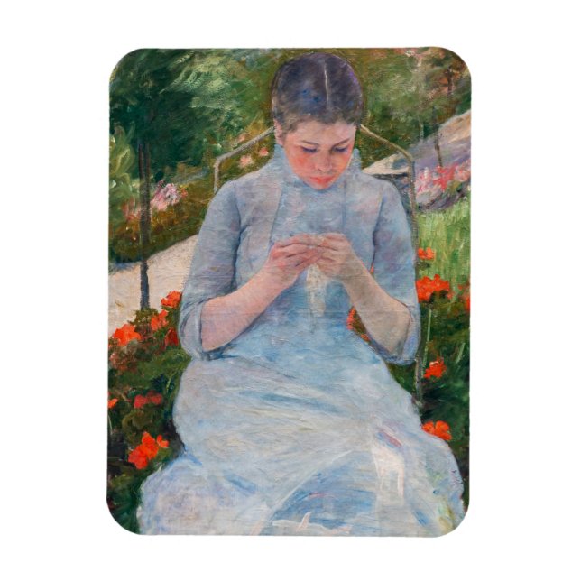Mary Cassatt - Mädchen nähen im Garten Magnet (Vertikal)