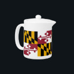 Maryland State Flag Teapot<br><div class="desc">Erleben Sie Ihren Tee in unserem exklusiven Teekessel mit der Flagge von Maryland. Dieser Teekessel, der die Funktionalität mit dem Staatsstolz verbindet, ist mehr als nur eine Küche, die unverzichtbar ist, denn er ist eine Feier für Marylands reichhaltiges Kulturerbe und seine lebendige kulturelle Identität. Das auffallende Design zeigt die ikonische...</div>