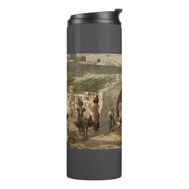 Mary's Well Bible Scene  Thermosbecher (Nach links gedreht)