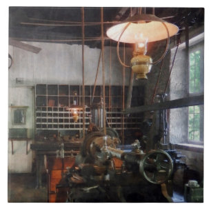 Maschinengeschäft mit Lattern Fliese