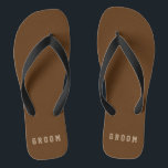 Masculine Groom Flip Flops Custom Colors<br><div class="desc">Anpassbare "braun" mit beigem "groom" bearbeitbarem Text. Ideal für jeden in der Hochzeitsfeier oder einfach Ihren Namen in der Vorlage. Klicken Sie auf "Anpassen" und verwenden Sie die Uhren auf der rechten Seite, um die Hintergrundfarbe zu ändern. Das Augenseilwerkzeug gibt Ihnen noch mehr Armbanduhren, und die "erweiterte" Verbindung öffnet das...</div>