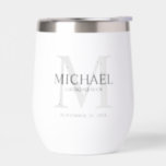 Masculine Personalisiert Monogramm und Name Trauze<br><div class="desc">Fügen Sie Ihrer Hochzeit eine persönliche Touch mit personalisierten Trauzeugen Geschenk. Dieses Design zeigt den Namen des personalisierten Trauzeugen mit dem Titel in Grau und Monogramm in hellgrau als Hintergrund,  im klassischen Serif Schriftart Stil auf weißem Hintergrund. Auch perfekt für Trauzeuge,  Brautvater,  Ringträger und mehr.</div>