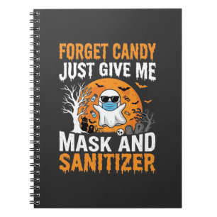 Maske und Desinfektionsmittel Halloween-Geisterdes Notizblock