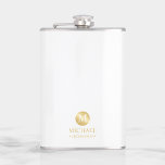 Maskuline Personalisierte Trauzeugen in Weiß und G Flachmann<br><div class="desc">Fügen Sie Ihrer Hochzeit eine persönliche Touch mit personalisierten Trauzeugen Flasche. Dieser Kolben weist ein weißes Monogramm in goldenem Kreis mit Namen und Titel in goldfarbenem beruflichen Schriftart auf weißem Hintergrund auf. Auch perfekt für Trauzeuge, Brautvater und mehr. Bitte beachten Sie : Die Details der Folie werden im Kunstwerk simuliert....</div>