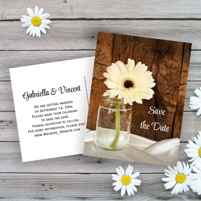 Mason Jar und Daisy Country Wedding Save the Date Ankündigungspostkarte (Von Creator hochgeladen)