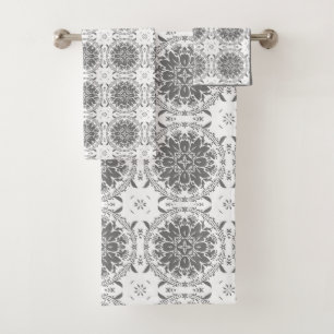 Masque d'ornement de folklore blanc et gris