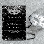 Masquerade Black Silber Glitzer Geburtstagsparty Einladung<br><div class="desc">Für eine elegante Masquerade,  50. (oder jedes Alter) Geburtstag. Ein schwarzer Hintergrund. Dekoriert mit Imitaten silbernen Glitzer und eine Maskerade Maske. Personalisieren und fügen Sie Namen,  Alter und Party Details hinzu. Der Name wird mit einem handgeschriebenen Stilskript geschrieben</div>
