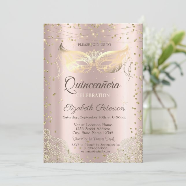 Masquerade, Spitzen Rose Gold Quinceañera Einladung (Stehend Vorderseite)