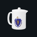 Massachusetts State Flag Teapot<br><div class="desc">Gießen Sie Ihren Tee mit einer Touch Massachusetts Stolz mit unserer exklusiven Teekanne mit der Fahne von Massachusetts! Dieser Teekessel, der Eleganz und Staatsstolz verbindet, ist mehr als nur eine funktionale Kücheneinrichtung; er ist eine Hommage an das reiche Erbe und die kulturelle Identität Massachusetts. Das auffallende Design zeigt die ikonische...</div>