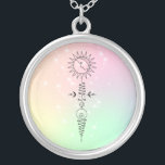 *~* Massage Frau - Mond Sun Nirvana Yoga Reiki Versilberte Kette<br><div class="desc">Square Silver Plate Metaphysische Spirituelle New Age Halskette. * Energienacheres, sehr beruhigendes Soft Pastellbild COSMIC Ethereal Heilige Geometrie Symbol, das den Weg zur Erleuchtung und Nirvana darstellt. Sie werden feststellen, dass dieses Design mit Ihnen auf einer sehr tiefen Ebene kommunizieren kann. Der Hintergrund hat eine hübsche glitzernde Glitzer-Textur mit verschiedenen...</div>