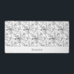 Maßgeschneiderte elegante Vintage graue Rose Schreibtischunterlage<br><div class="desc">Elegantes und schicke,  Vintag inspiriert,  nahtloses Blumenmuster mit Ton-on-Ton-Rose,  Weinreben,  Blattwerk und Nelken auf weißem Hintergrund. Enthält leeres Band und bearbeitbares Textfeld für Ihre Personalisierung.</div>