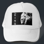 Maßgeschneiderte, moderne Lion-Vorlage Truckerkappe<br><div class="desc">Maßgeschneiderte Elegant Moderne Pop Art Lion Head Template hinzufügen Image Logo Foto Basic Trucker Hut.</div>