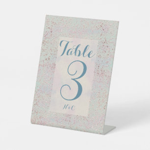 Maßgeschneiderte, moderne Tischnummer aus blauem K Sockelschild