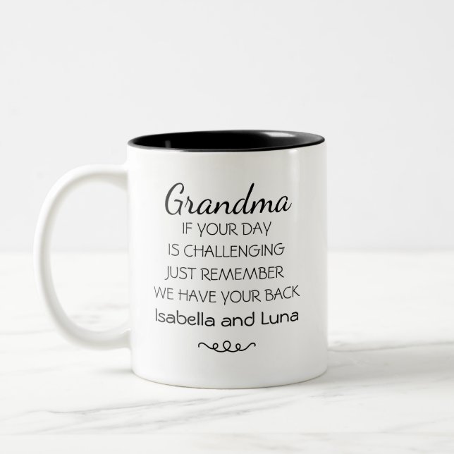 Maßgeschneiderte Oma Wir Liebe Sie halten Foto Tas Zweifarbige Tasse (Links)