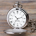 Maßgeschneiderte Personalisierte Initialen römisch Taschenuhr<br><div class="desc">Erstellen Sie Ihre eigene personalisierte Taschenuhr mit Ihrem individuellen Monogramm. Fügen Sie Ihre Initialen oder benutzerdefinierten Text, um etwas wirklich Einzigartiges zu erstellen. Um diese Designvorlage zu bearbeiten, bearbeiten Sie einfach die Textfelder wie oben gezeigt. Sie können sogar mehr Text oder Bilder hinzufügen, Schriftart und Farben anpassen. Leckerei selbst oder...</div>