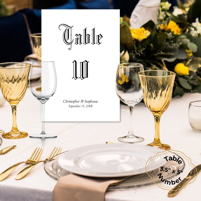 Maßgeschneiderte Sitzmöbel im klassischen Zeitungs Tischnummer (Unique Newspaper Style Wedding Table Numbers Black Calligraphy)