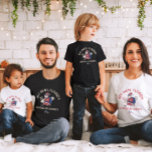 Maßgeschneiderte Weihnachts-Familie Beach Urlaub M T-Shirt<br><div class="desc">Entspannen Sie sich mit unseren Custom Christmas Family Beach T - Shirt! Ideal für Familienurlaube, können diese Shirts an Ihren Familiennamen, das Strandziel und das Jahr angepasst werden. Egal, ob Sie in Hawaii feiern oder in einem anderen tropischen Paradies, diese passenden Shirts bringen eine festliche Touch zu Ihrem Strandausflug. Genießen...</div>