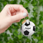 Maßgeschneiderter Fußballball Schlüsselanhänger<br><div class="desc">Fußball-Sportdesign mit einem nah-up-Bild eines Fußball-Balls,  vollständig anpassbar mit Ihrem eigenen Namen oder Text. Ideal für Fußball-,  Fußball- oder Fußball-Trainer. Andere Farbkombinationen sind in unserem Shop erhältlich und wir freuen uns auf Ihre individuellen Wünsche. Bitte kontaktieren Sie uns vor dem Kauf über unseren Geschenkartikelladen.</div>