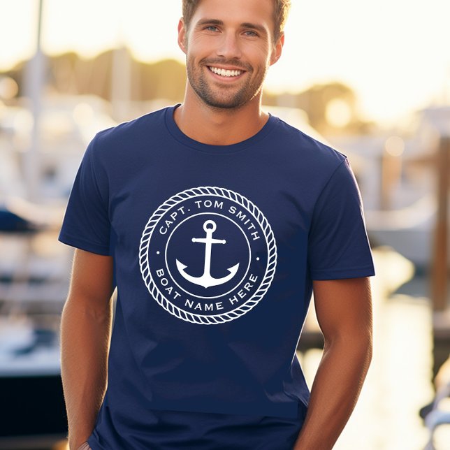 Maßgeschneiderter Kapitän und Schiffsnamensgrenze T-Shirt (Custom captain and boat name anchor rope border T-Shirt)