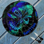 Maßgeschneiderter, moderner türkischer Aquamariner Dartscheibe<br><div class="desc">Mit unserem eindrucksvollen türkisfarbenen Aquamarinen und Blue Skull Dartboard verbinden sich Stil und Leistung perfekt für Dartfans aller Niveaus! Außerdem können Sie es personalisieren! Ihr Name druckt tief, tiefblau um eine untere Kurve. Erhöhen Sie Ihr Dartspiel auf ein ganz neues Level cool mit unserem Large Türkise Aquamarin und Blue Skull...</div>