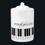 Maßgeschneiderter Teekessel mit schwarz-weißen Kla<br><div class="desc">Maßgeschneiderter Teekessel mit schwarz-weißen Flügelschlüsseln. Elegantes Monogramm für Familienname oder Zitat. Einzigartige Geschenkideen zum Geburtstag für Musiker,  Pianist,  Pianist,  Freunde,  Familie,  Lehrer,  Mitarbeiter etc. Stilvolle Schrift-Typografie-Vorlage.</div>