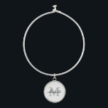 Maßgeschneidertes Armband für Monogramm mit rundem<br><div class="desc">Maßgeschneidertes Armband für Monogramm mit rundem Charme. Elegante mit Monogramm Geschenkidee für Damen und Herren. Stilvolle Skripttypografie mit Anfangsbuchstaben. Trendy Mode Accessoires. Niedliche Gastgeschenk Hochzeit Geschenkidee für Braut,  Brautmädchen,  Ehefrau,  Freundin,  Freundin,  Schwester,  Mutter,  Tochter etc.</div>