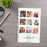Maßgeschneidertes Foto Collage Monogram, modern 20 Planer<br><div class="desc">Machen Sie Ihre eigene Familienkollektion als Geschenk oder für sich selbst. Nutzen Sie vier, neun Ihrer Lieblings-Fotos Ihrer Familie, Freunden, Traumreiseziel oder Haustier! Personalisieren und fügen Sie einen Namen, Ihren Monogramm-Brief und ein Jahr. Der Name wird mit einem modernen handgeschriebenen Stilskript mit Swashes geschrieben. Schwarzer und grauer Text. Modernes, elegantes...</div>
