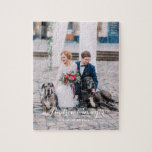 Maßgeschneidertes Hochzeitsrätsel für das Foto<br><div class="desc">Ein lustiger und einzigartiger Ehering-Sake mit individuellem Foto mit Kalligraphie-Skript. Dieses vertikale Foto-Puzzle ist eine einzigartige Drehung für Familienspass.</div>